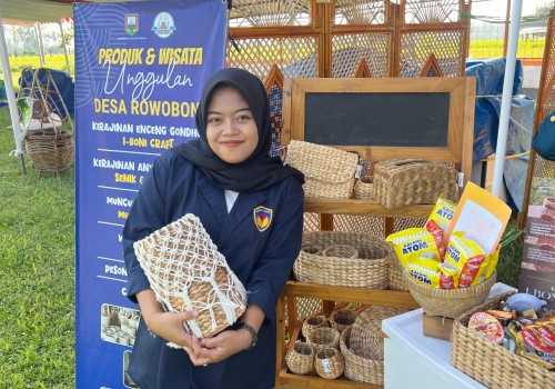 Mahasiswa KKN Tematik UPGRIS Kunjungi Desa Rowoboni dan Berpartisipasi dalam Kegiatan Iboni Craft