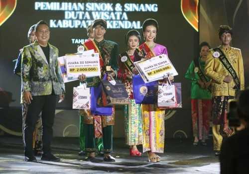 Prestasi Luar Biasa, Mahasiswa FH UNNIS Kendal Raih Gelar Duta Wisata 2024