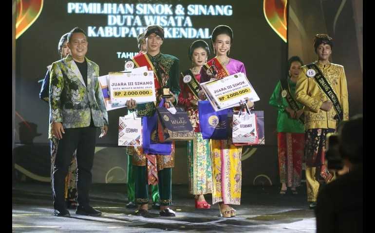 Prestasi Luar Biasa, Mahasiswa FH UNNIS Kendal Raih Gelar Duta Wisata 2024