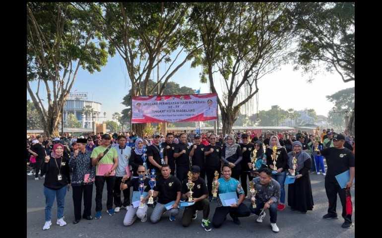 Peringati Hari Koperasi ke-77, Bank Jateng Ikuti Gerak Jalan dan Senam Bersama di Alun - Alun Kota Magelang