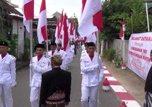 Kirab Merah Putih Meriahkan Peringatan HUT RI ke-79 di Kelurahan Bugangin Kendal