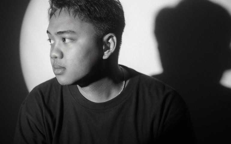 Aldi Handaling Rilis Single Terbaru "Naive", Sebuah Refleksi Diri yang Mendalam