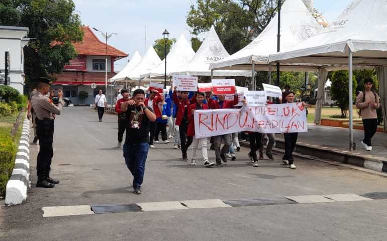 Aliansi Mahasiswa Kendal Tuntut Pemerintah Agar Terbuka Dengan Pembangunan Pasar Weleri