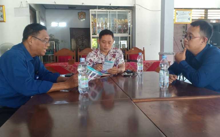 Prodi Ilmu Pemerintahan Uniss Kendal Kunjungi Kantor Desa Ngampel Wetan, Bahas Penerimaan Mahasiswa Baru