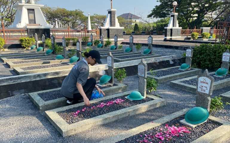 Sambut HUT RI ke-79, Gets Hotel Semarang Sukses Laksanakan Aksi Bersih-Bersih di Taman Makam Pahlawan