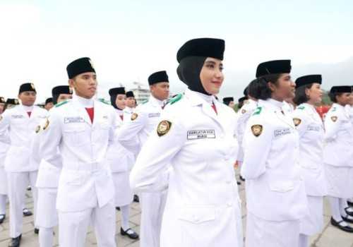 Momen Khidmat  Tim Nusantara Baru Mengibarkan Bendera Merah Putih di Detik-Detik Proklamasi