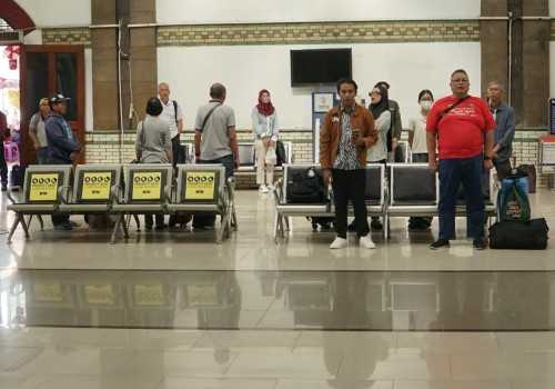 Semangat Kemerdekaan, KAI Daop 4 Semarang Sambut HUT ke-79 RI di Perjalanan Kereta