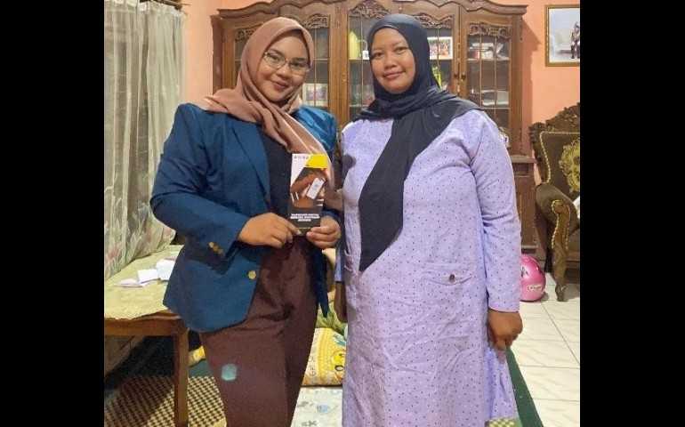 Mahasiswa KKN Undip Mengenalkan Pemasaran Digital dengan Memanfaatkan WhatsApp Business untuk UMKM Pothil di Desa Sidomulyo Magelang