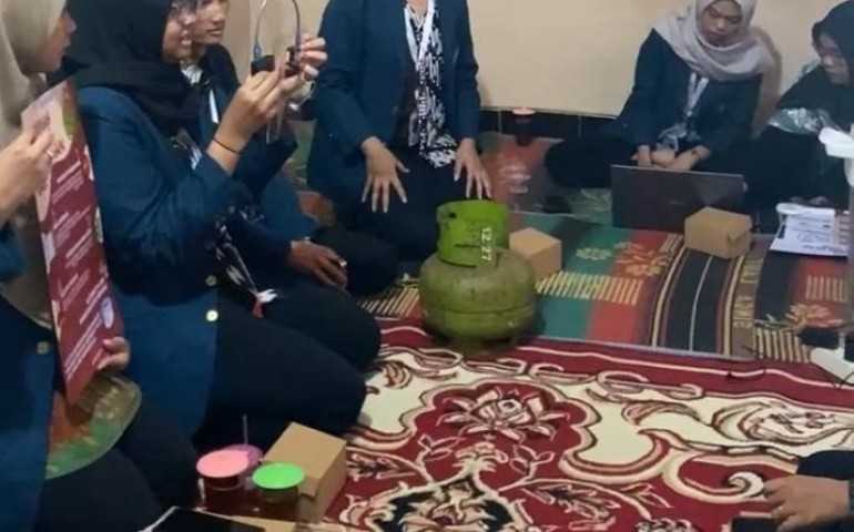 Mahasiswa KKN Undip Kenalkan Pengaplikasian Alat Otomatisasi Pendeteksi Kebocoran Gas dan Beri Pelatihan Kebakaran Kebocoran Gas ke Ibu-Ibu PKK Kader di Desa Sidomulyo Magelang