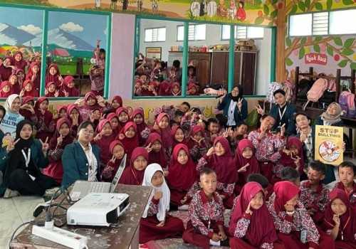 Siap Membangun Kesadaran Sejak Usia Dini, Mahasiswa KKN UNDIP Beri Edukasi Mengenali dan Mencegah Bullying di SD Negeri Geneng 2 Magelang