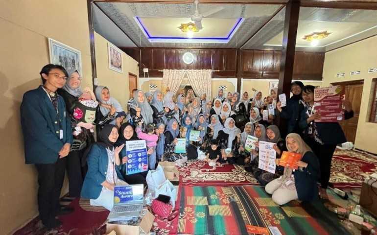 Mahasiswa KKN UNDIP Bantu Lawan Hoaks dan Ujaran Kebencian dengan Edukasi ke Ibu-Ibu PKK Desa Sidomulyo Magelang Mengenai Media Sosial