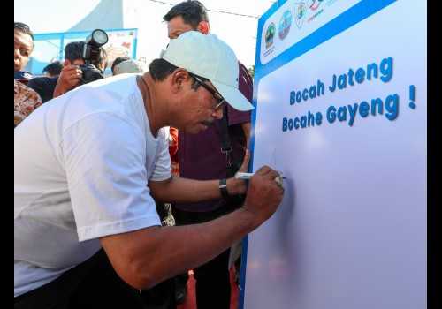 Tingkatkan Perekonomian, Pj Gubernur Nana Sudjana Luncurkan Gernas BBI dan BBWI pada Pesta Rakyat