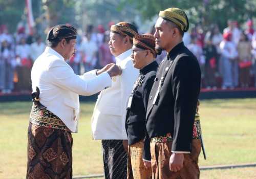 Pimpin Upacara Hari Jadi Provinsi Jateng di Salatiga, Pj Gubernur Nana Sudjana : Momen Introspeksi untuk Perkuat Pelayanan