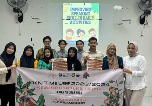 Mahasiswa KKN Undip Gelar Pelatihan Berbicara Bahasa Inggris Di Forum Anak Banyuanyar Surakarta