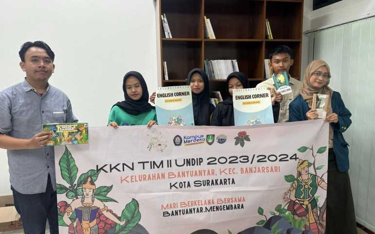 Mahasiswa KKN Undip Hadirkan Pojok Baca Bahasa Inggris di Forum Anak Banyuanyar Surakarta