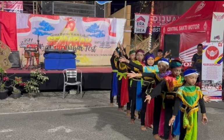 Mahasiswa KKN Undip Kenalkan Tari Anak "Manuk Dadali" di Bazar Semarak Banyuanyar Fest Surakarta