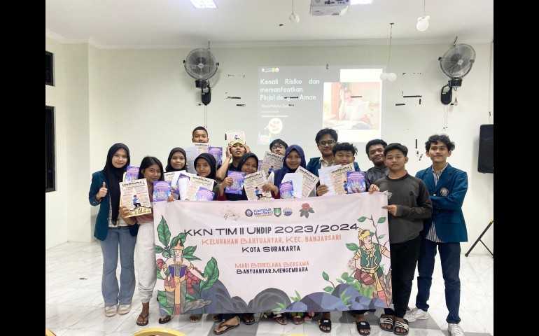 Manfaatkan TikTok Shop untuk Pemasaran Pot Daur Ulang, Karang Taruna Banyuanyar Surakarta dan Mahasiswa KKN Undip Luncurkan Program Sedekah Sampah Sekawan