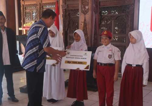 Sebanyak 213 Siswa SD dan SMP di Kabupaten Semarang terima Bantuan Dana ZIS