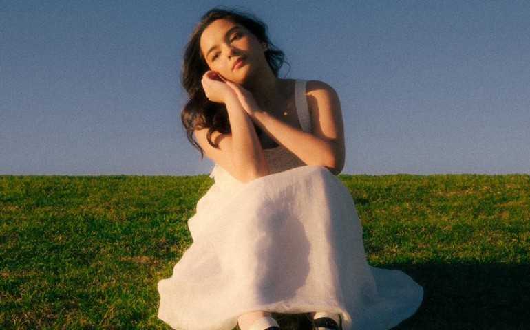 Single "I Love You So" Alex Teh, Ekspresi Cinta yang Tertahan dalam Balutan Melodi Akustik
