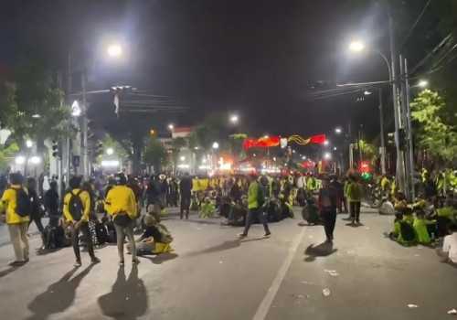 Ribuan Mahasiswa Serbu Balkot Semarang, Aksi Protes Berakhir dengan Kekerasan