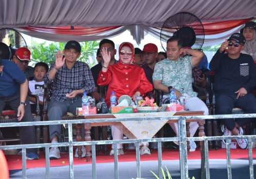Peringati HUT ke-17, Pawai Pembangunan Sukoharjo 2024 Berlangsung Meriah