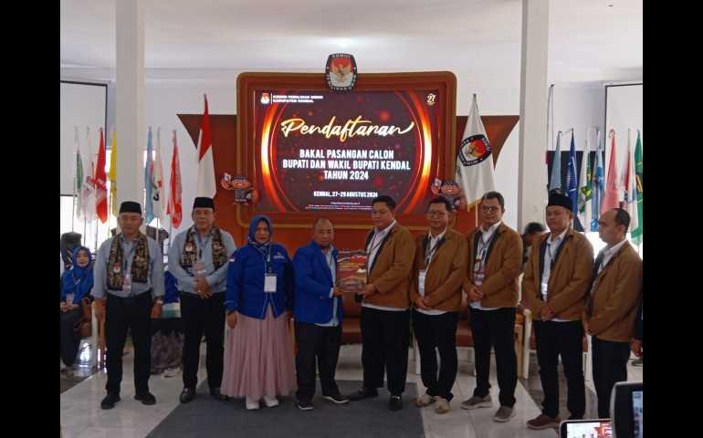 Pilkada Kendal 2024, Mirna Annisa-Urike Hidayat dan Windu Suko Basuki-Nashri Daftar di Hari Kedua