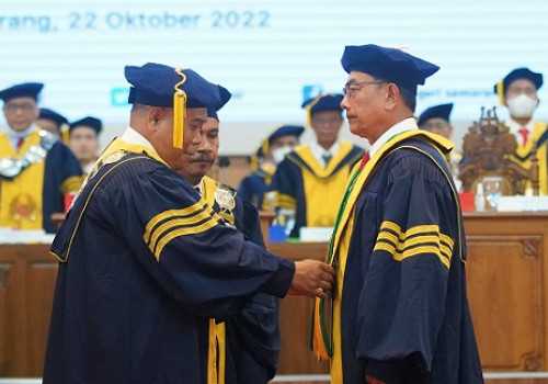 Unnes Anugerahi Moeldoko Gelar Doktor Honoris Causa Bidang Manajemen Strategi Pembangunan SDM