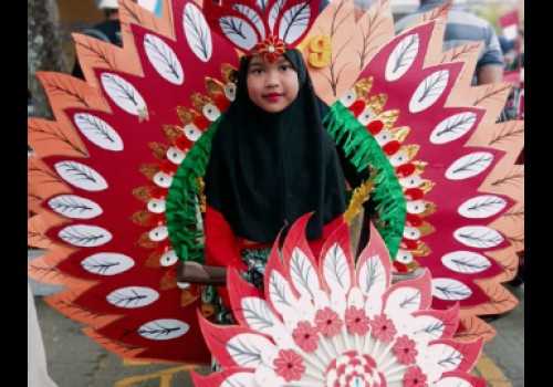 Meriahkan HUT RI ke-79, Karnaval Sepeda Hias di RW 17 Srondol Wetan Menjadi Pusat Perhatian