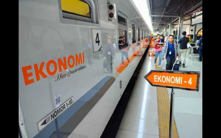Semakin Nyaman, KA Menoreh Kini Beroperasi Gunakan Rangkaian New Generation Versi Modifikasi