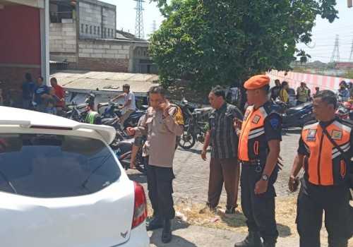 KA no 1 Argo Bromo Anggrek Tertemper Minibus di Perlintasan Kereta Api Alastua-Semarang Tawang