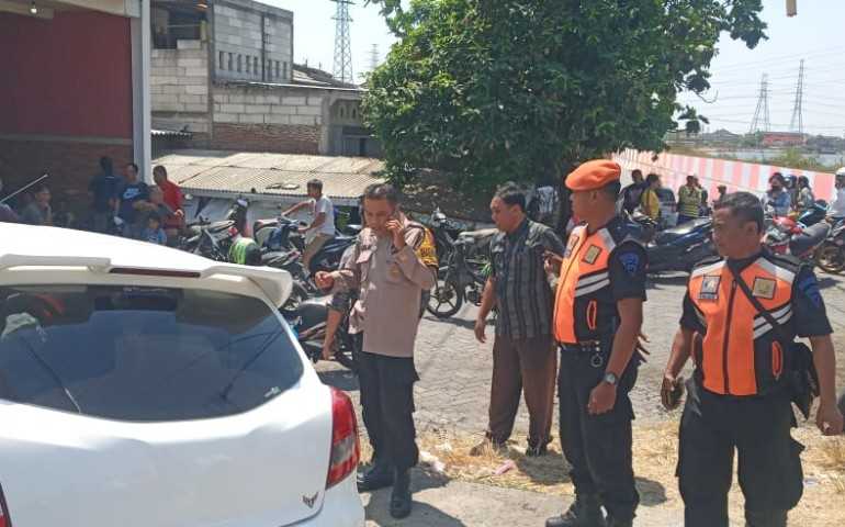 KA no 1 Argo Bromo Anggrek Tertemper Minibus di Perlintasan Kereta Api Alastua-Semarang Tawang