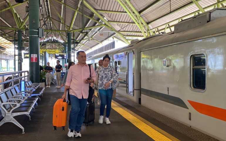 Kunjungan Paus Fransiscus ke Jakarta, 8 Keberangkatan KA dari Stasiun Gambir Diberhentikan di Stasiun Jatinegara
