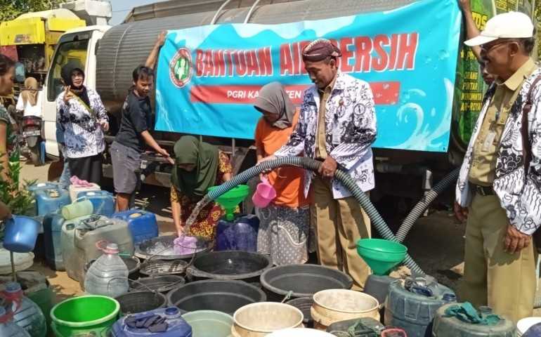 PGRI Kabupaten Jepara Salurkan Bantuan Air Bersih ke Desa Terdampak Kekeringan
