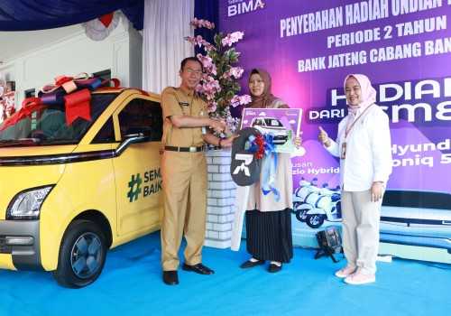 Menangi Undian Tabungan Bima, Nasabah Bank Jateng Banjarnegara Bawa Pulang Mobil Listrik