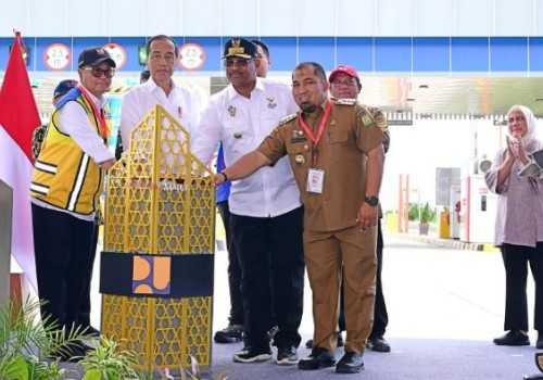 Joko Widodo Resmikan Empat Seksi Ruas Jalan Tol Sigli-Banda Aceh