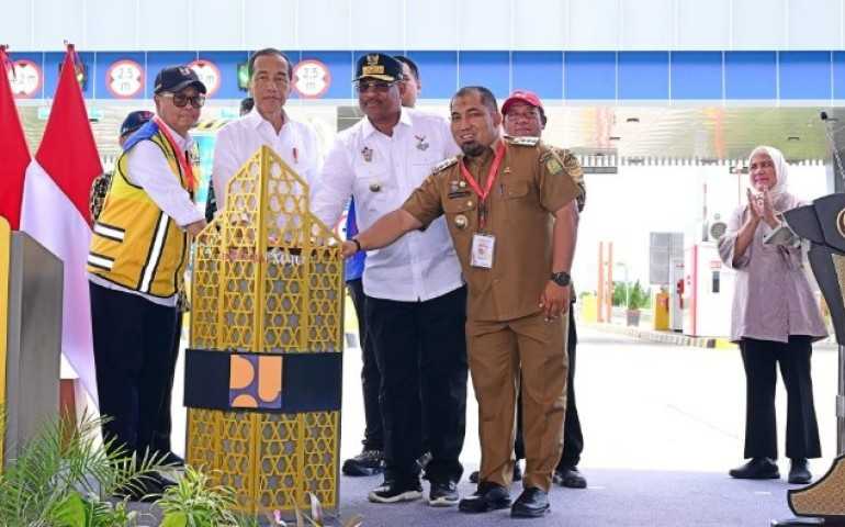 Joko Widodo Resmikan Empat Seksi Ruas Jalan Tol Sigli-Banda Aceh