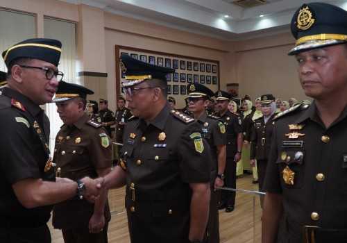 Kajati Jateng Ponco Hartanto Lantik 11 Pejabat Eselon III, Tekankan Adaptasi Cepat dalam Penanganan Kasus Korupsi
