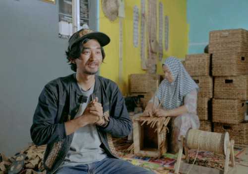 Dari Rawa Pening Hijau ke Jari-Jari Kreatif, Bengok Craft Mengubah Eceng Gondok Menjadi Kerajinan