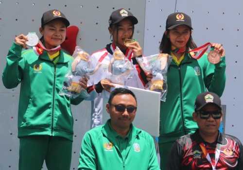PON XXI, Nafatika Astuti Tambah Perolehan Emas Panjat Tebing untuk Jateng