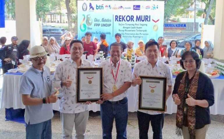 Keren ! UNDIP Mengukir Prestasi Rekor MURI untuk Tumpeng Nasi Jagung Lauk Ayam Terbanyak