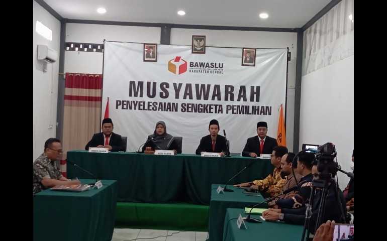 Bawaslu Kendal Tolak Gugatan Sengketa Pilkada Dico-Ali