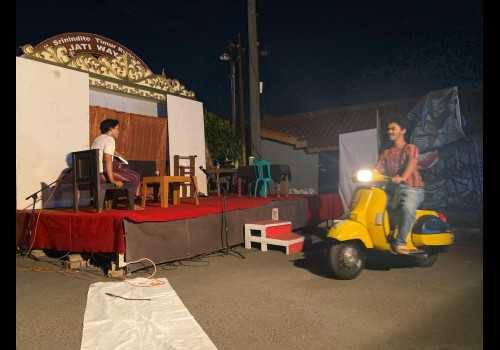 Teater Emka Suguhkan Pesan Sosial dalam Pentas "Andam Karam" di Festival Bukit Jatiwayang