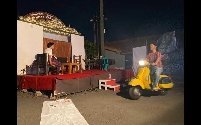 Teater Emka Suguhkan Pesan Sosial dalam Pentas "Andam Karam" di Festival Bukit Jatiwayang