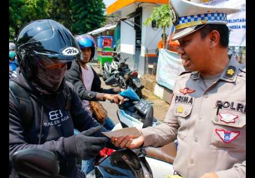 Sambut Ultah KAI dan HUT Lalu Lintas, Daop 1 Jakarta dan Polres Jakarta Pusat Imbau Masyarakat di Perlintasan Sebidang KA