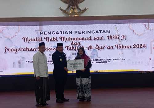 Peringati Maulid Nabi Muhammad SAW, Pemkab Kendal Berikan Beasiswa kepada 40 Santri