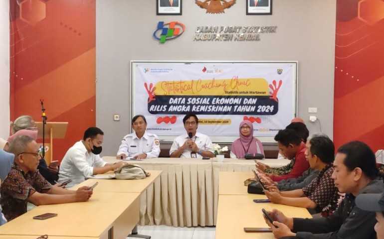 BPS Kendal Hadirkan Statistik Sosial Ekonomi dalam Coaching Clinic Bersama Wartawan