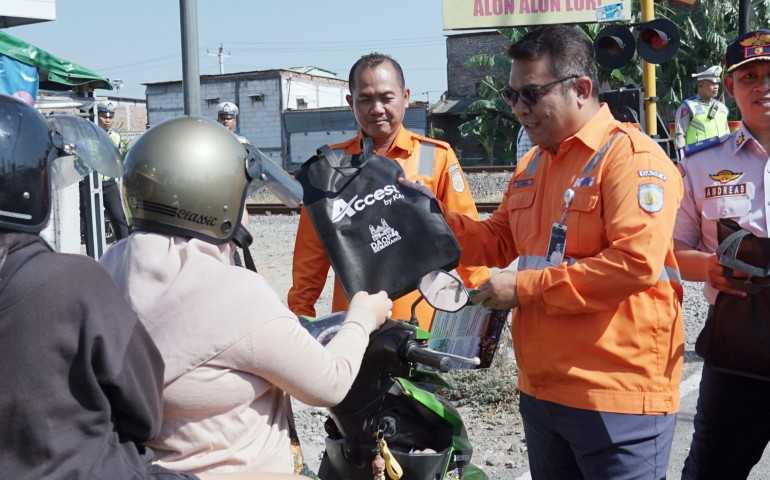 Gelorakan Budaya Taat Berlalu Lintas, KAI Daop 4 Semarang dan Satlantas Polrestabes Gelar Sosialisasi Keselamatan Lintas Sebidang