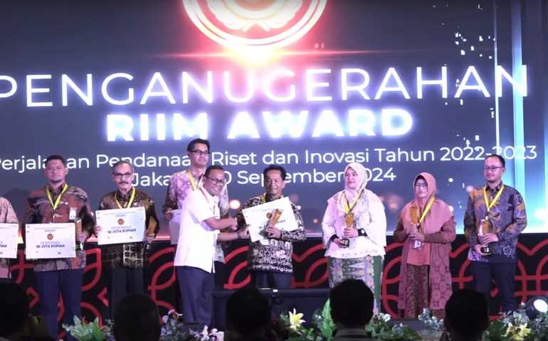 Udinus Raih Penghargaan BRIN RIIM Award 2024 Berkat Riset Inovatif tentang Green Inhibitor Korosi