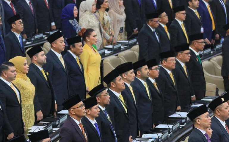 580 Anggota DPR dan 152 Anggota DPD Resmi Dilantik