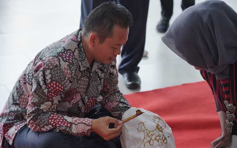 Semarak Hari Batik Nasional di KAI Daop 4 Semarang, Hadirkan Bazar hingga Pertunjukan Live Membatik